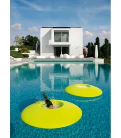 Vaso Galleggiante In Polietilene Per Outdoor, Disponibile In Due Dimensioni E Tre Colori.