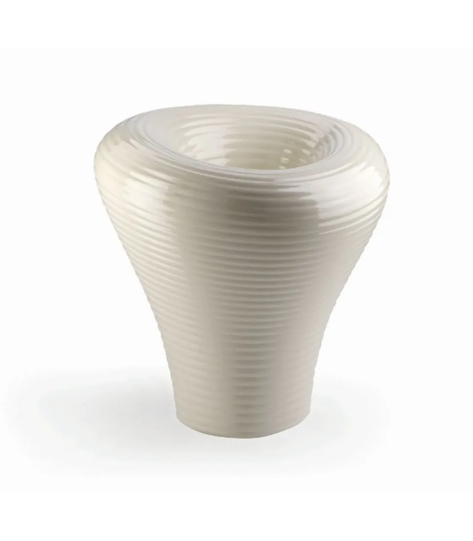 Vaso In Polietilene Per L'Outdoor, Realizzato In Italia Da Plust, Disegnato Da Luca Nichetto.