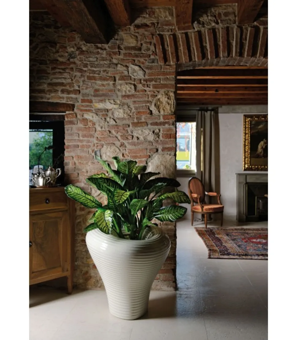 Vaso In Polietilene Per L'Outdoor, Realizzato In Italia Da Plust, Disegnato Da Luca Nichetto.