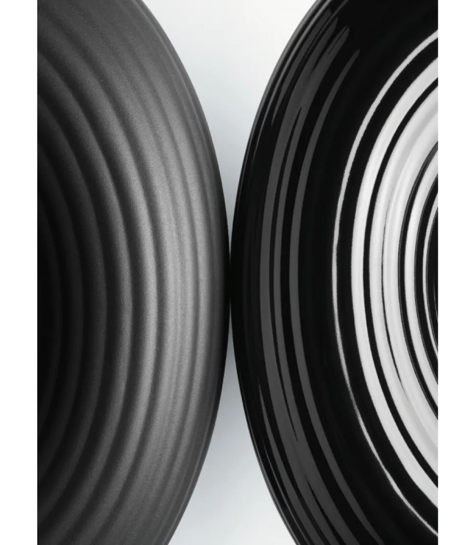 Vaso In Polietilene Per L'Outdoor, Realizzato In Italia Da Plust, Disegnato Da Luca Nichetto.