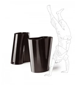 Vaso Reverse Di Plust, Realizzato Interamente In Italia In Polietilene Resistente.