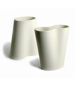 Vaso Reverse Di Plust, Realizzato Interamente In Italia In Polietilene Resistente.