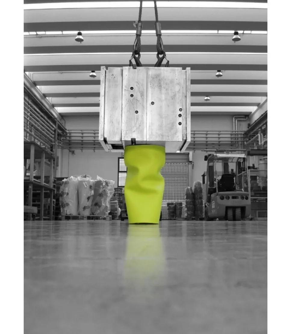 Vaso Saving Space, Interamente Realizzato In Italia In Polietilene, Da Plust.